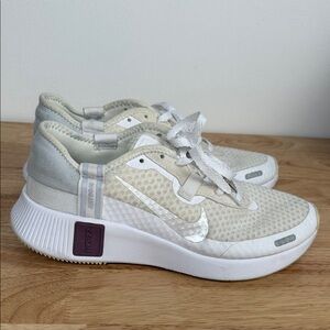 Women’s Nike NKE72 Shoes size 7.5